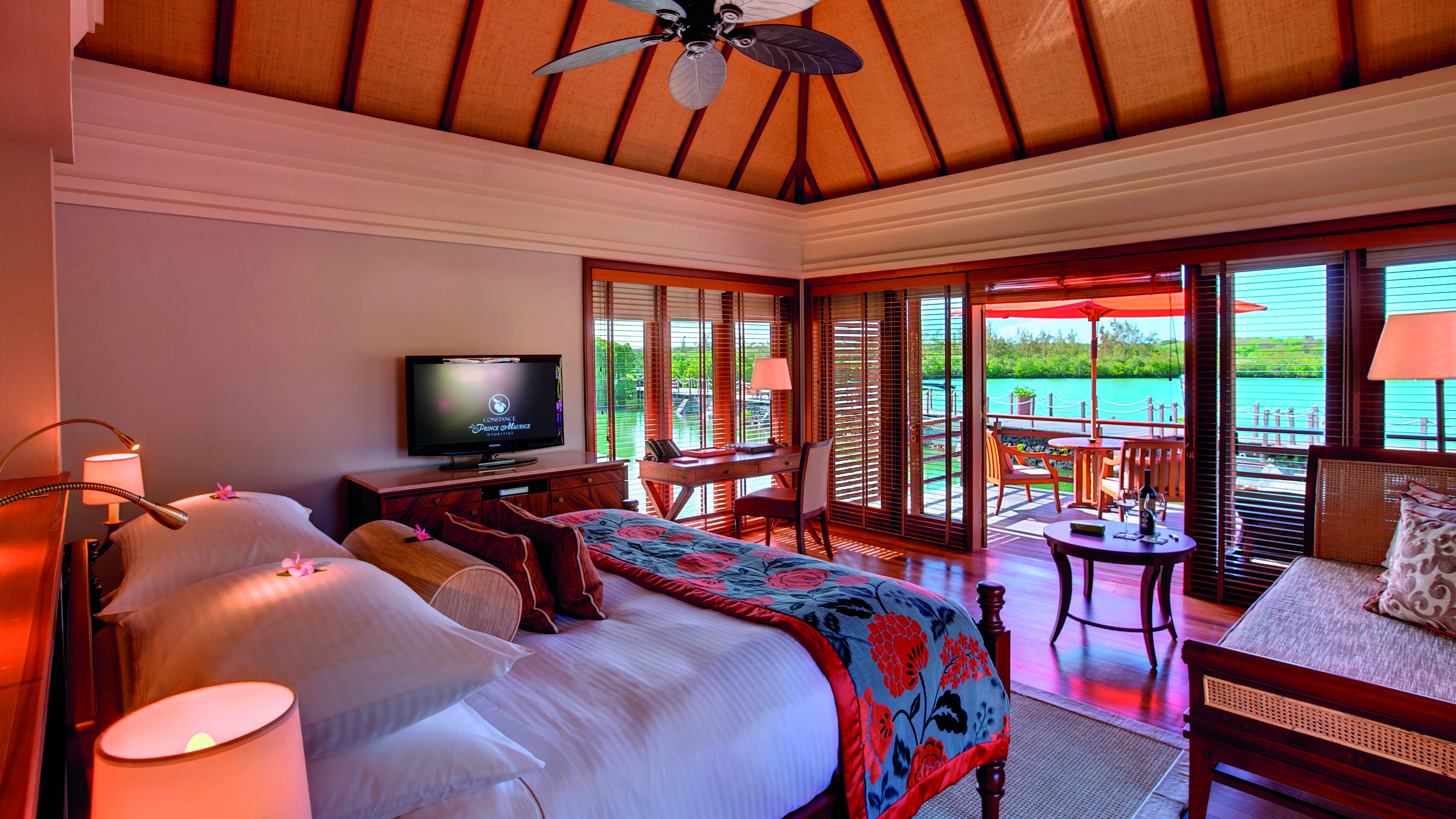 Constance Prince Maurice Poste de Flacq Exterior photo A room at the Four Seasons Resort Maldives at Landaa Giraavaru