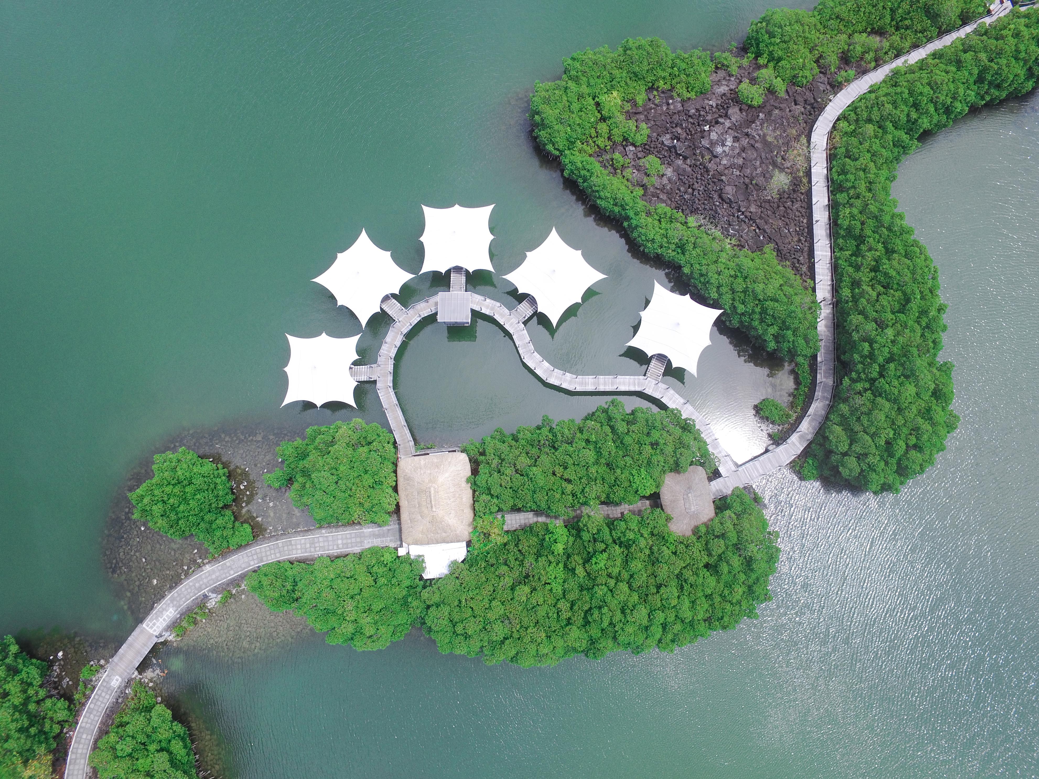 Constance Prince Maurice Poste de Flacq Exterior photo Aerial view of the lake