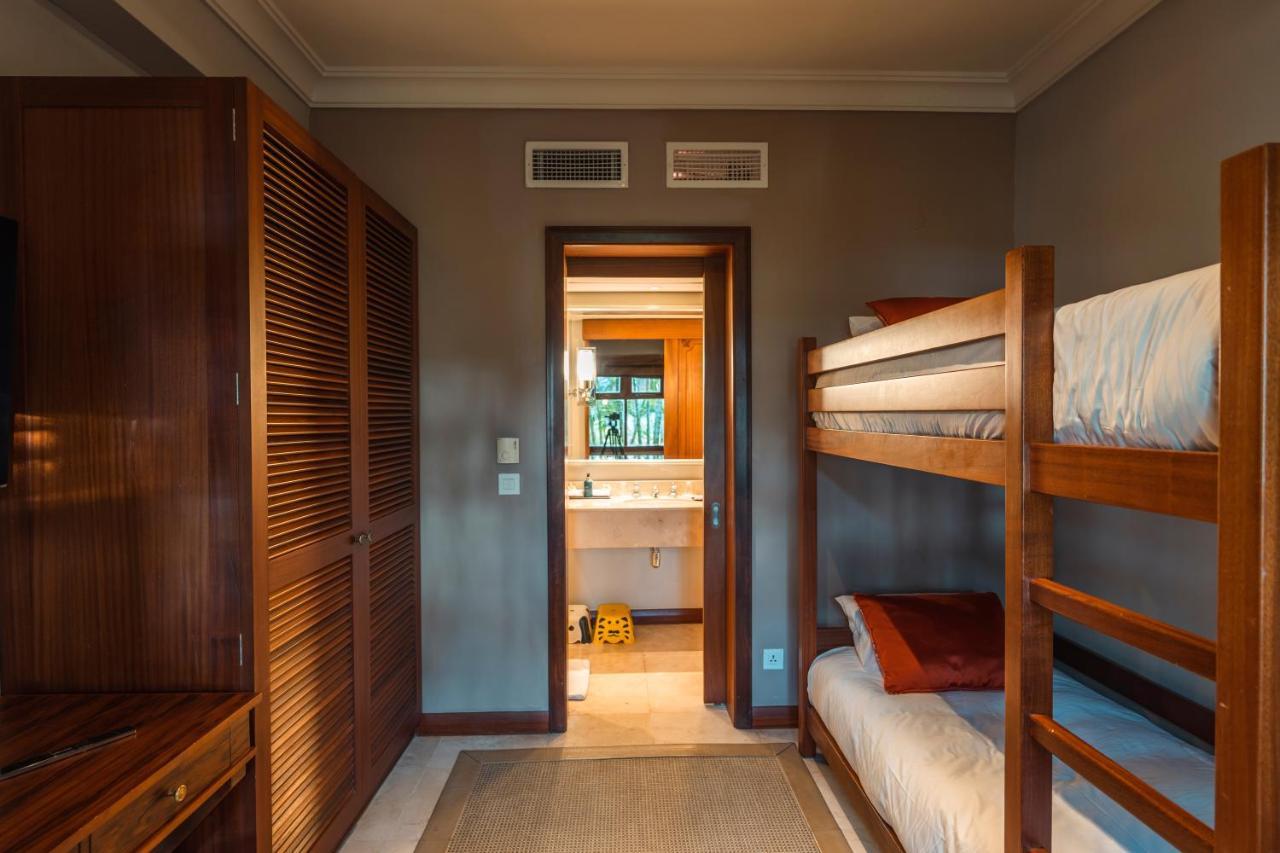 Constance Prince Maurice Poste de Flacq Exterior photo A bunk bed in a hotel room