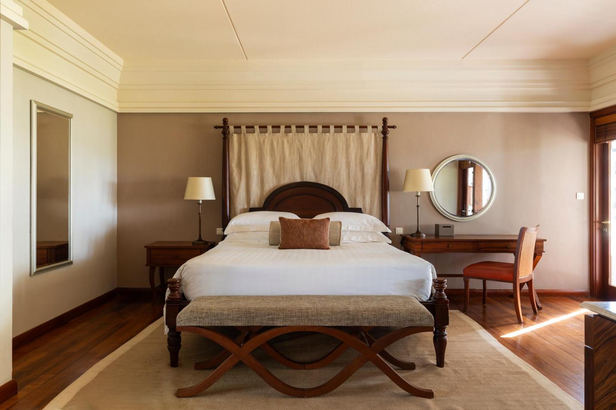 Constance Prince Maurice Poste de Flacq Exterior photo A bedroom at the Taj Bengal